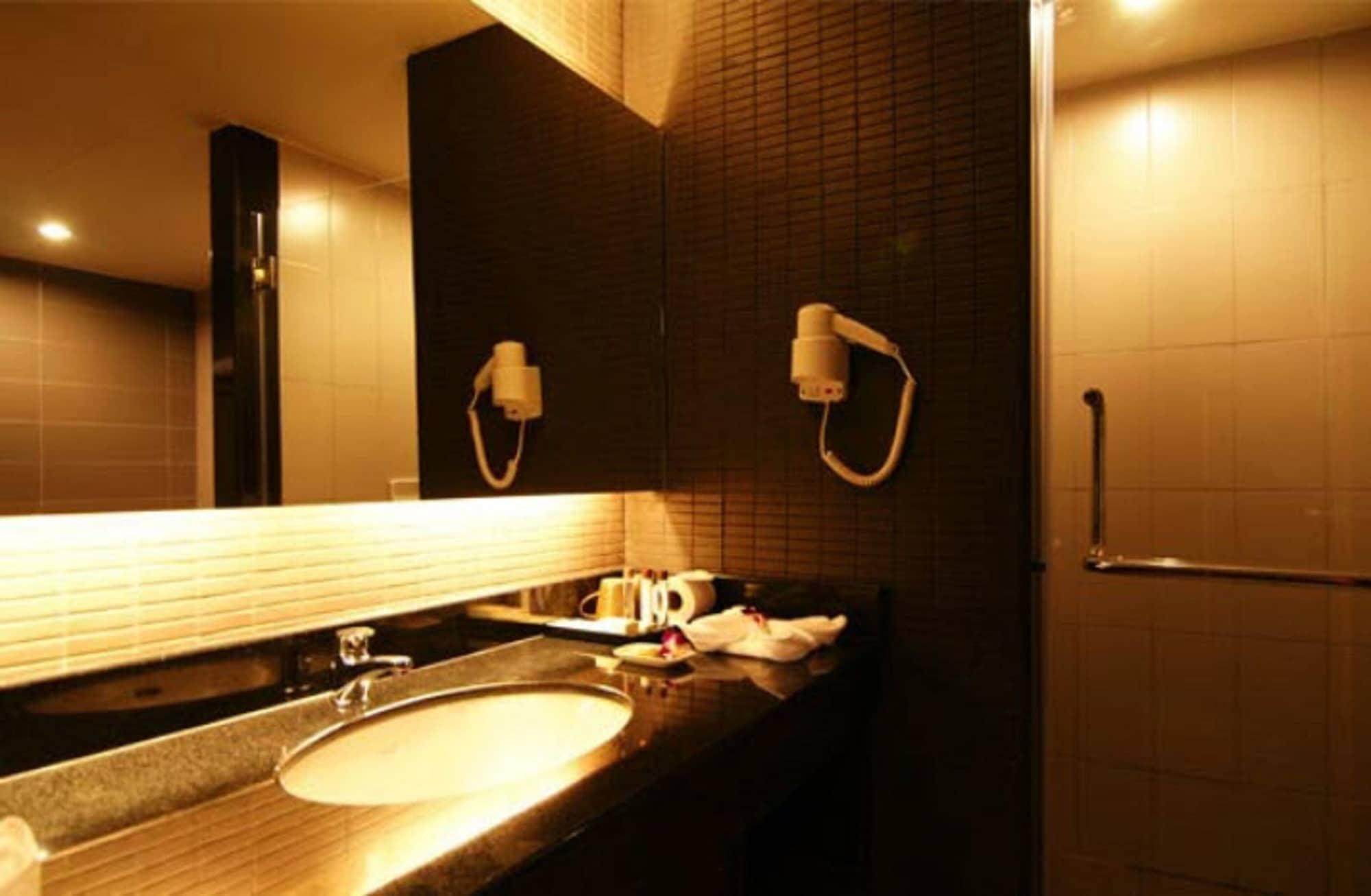 Sea Me Spring Tree Hotel (Adults Only) Pattaya Ngoại thất bức ảnh
