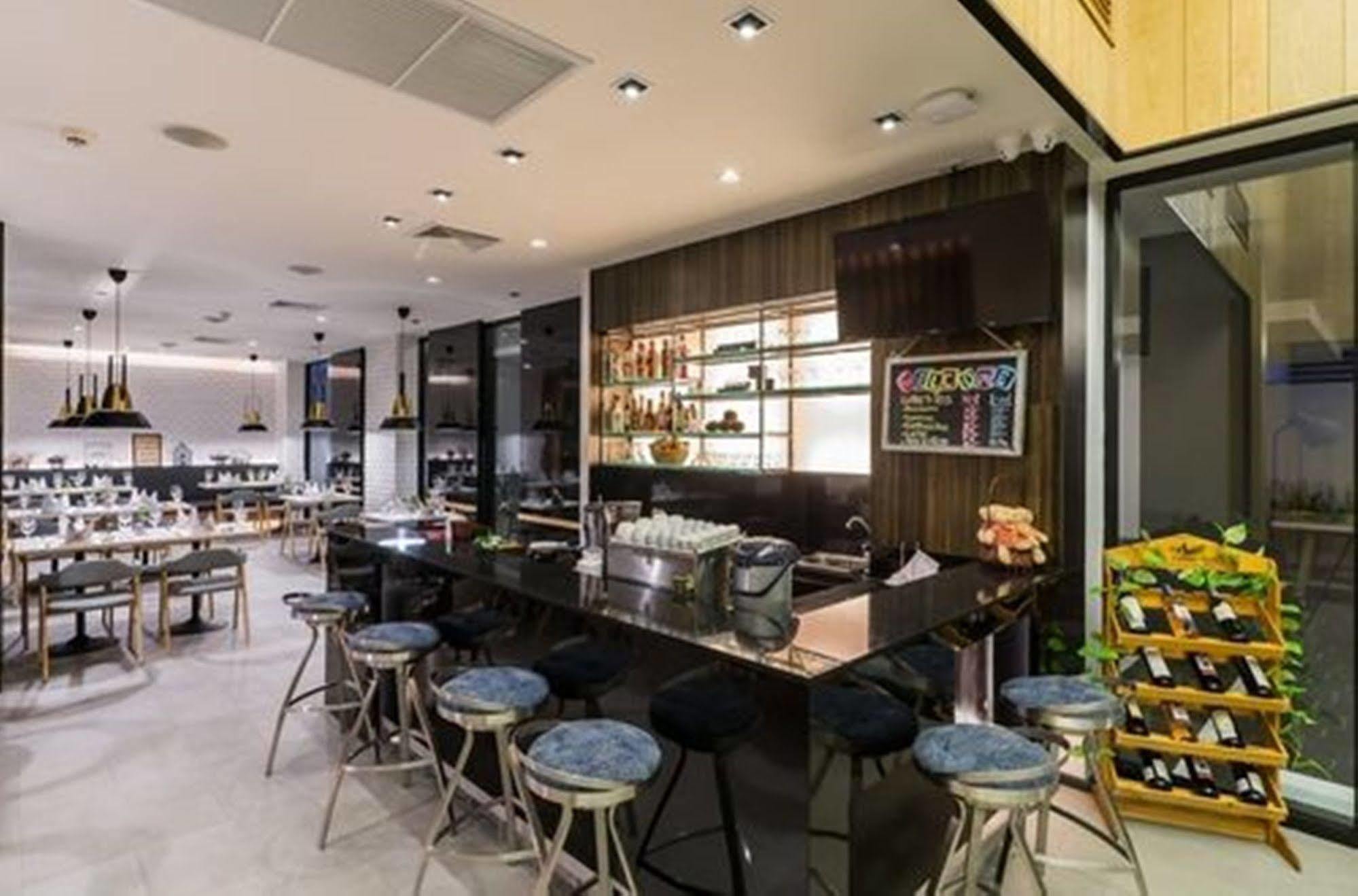 Sea Me Spring Tree Hotel (Adults Only) Pattaya Ngoại thất bức ảnh